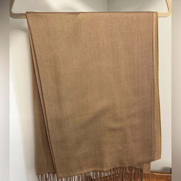 Gold Pashmina / Shawl / Wrap - Picture 4 of 6